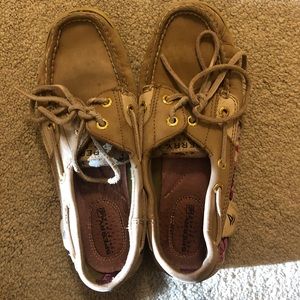 Barely worn pink flower pattern Sperrys